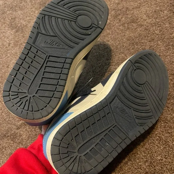 Nike Jordan 1 Retro High Obsidian - Picture 8 of 8